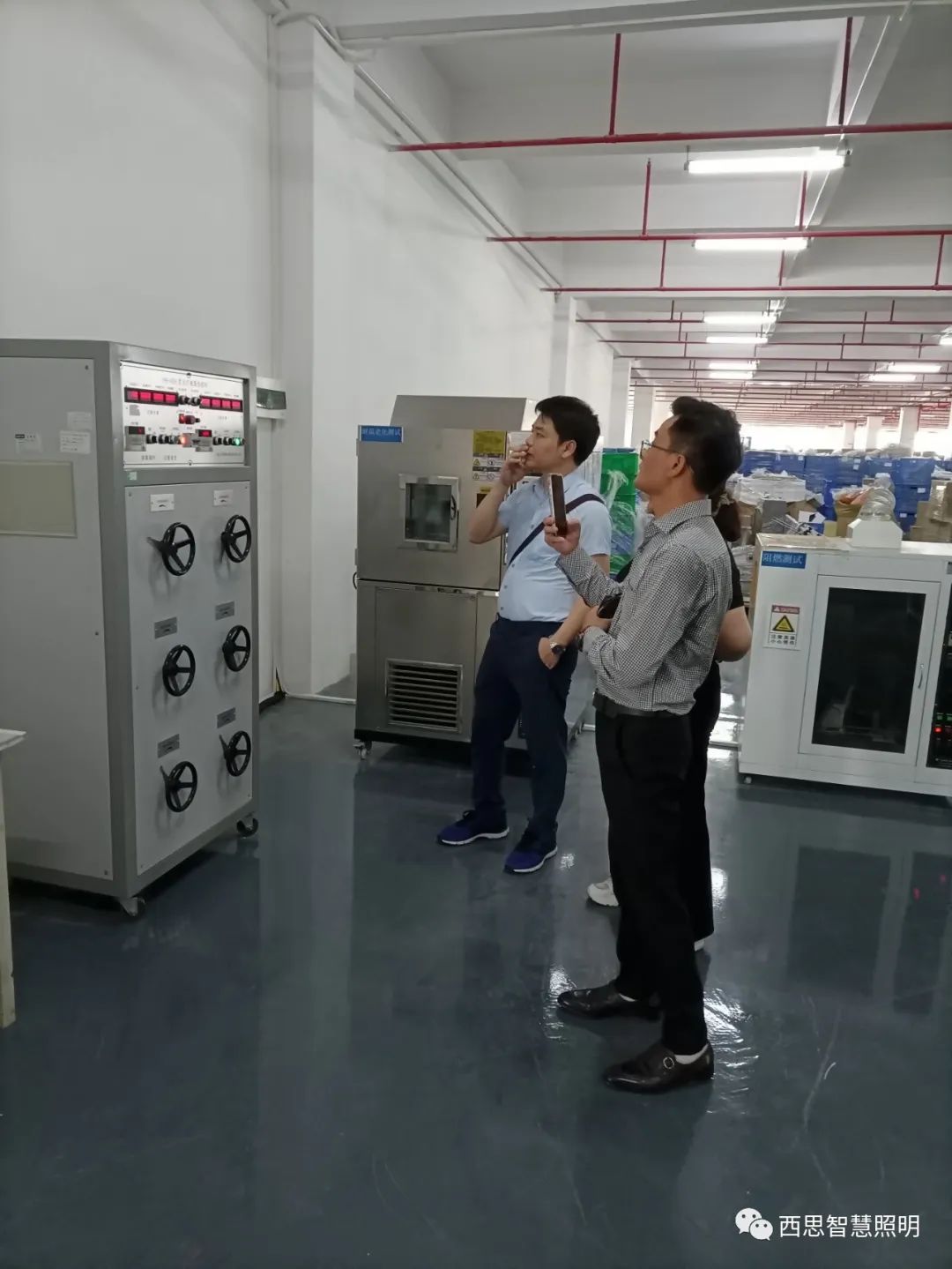 热烈祝贺越南LUXHOUSE贵宾杨总，，，乐成签约成为PA视讯照明越南区域总署理！-公司新闻-PA视讯照明官网