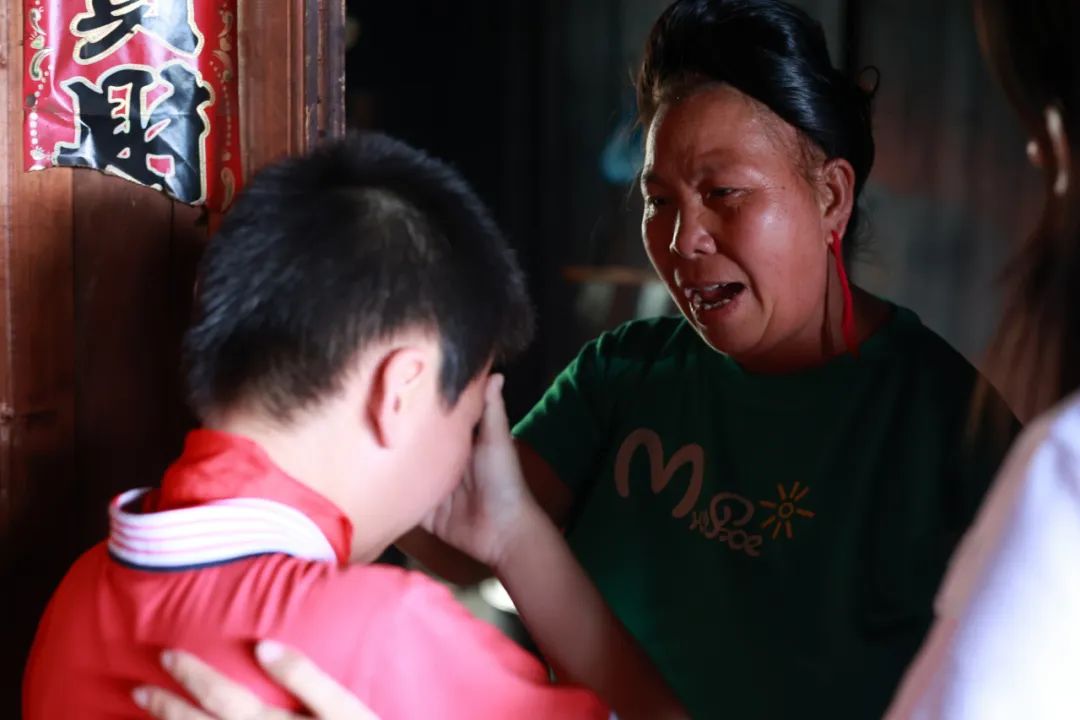 PA视讯照明2023捐赠广西融水大浪镇中心小学爱心公益活动-公司新闻-PA视讯照明官网